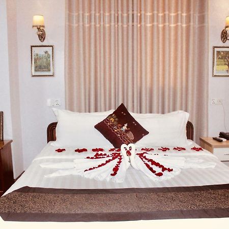 Hotel Iceland Mandalay Esterno foto