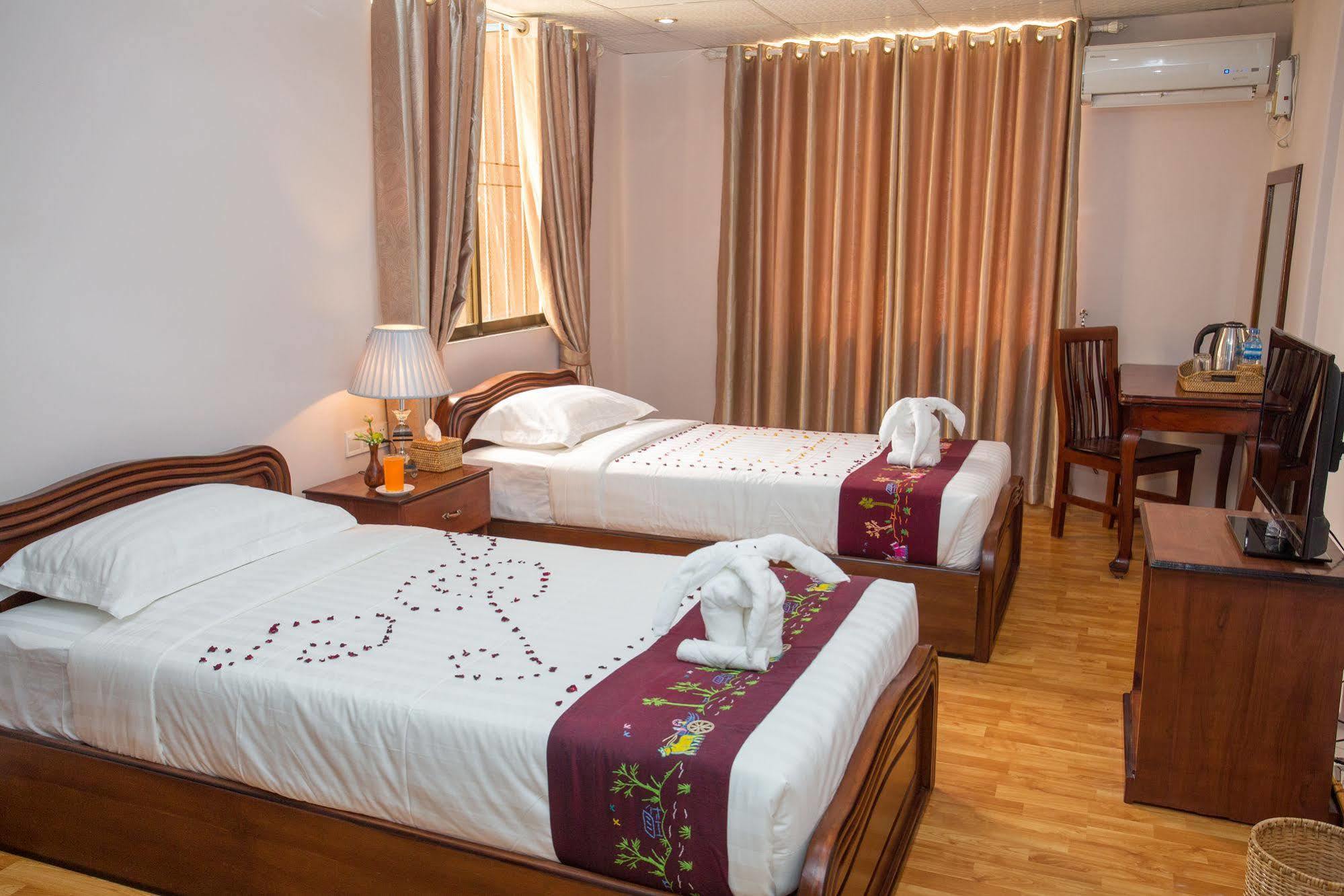 Hotel Iceland Mandalay Esterno foto