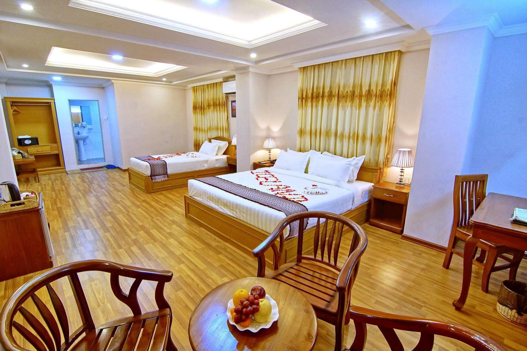 Hotel Iceland Mandalay Esterno foto