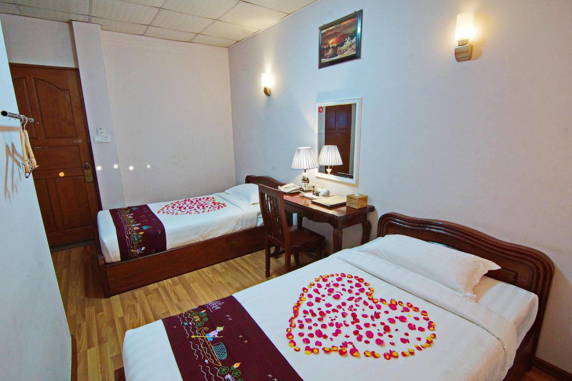 Hotel Iceland Mandalay Esterno foto